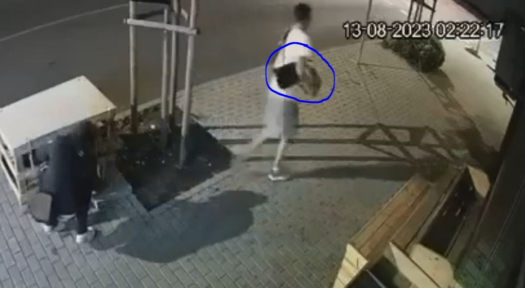 Бургазлийка видя какви ги вършат тези пишлигари пред магазин по тъмно и издивя ВИДЕО 