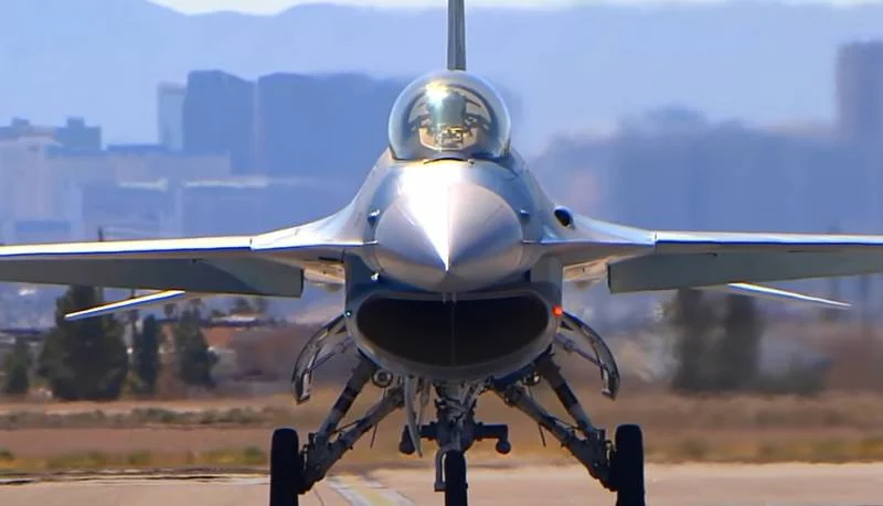 Eксперт: F-16 няма да бъдат "сребърен куршум", който да позволи на ВСУ да пробие руската отбрана