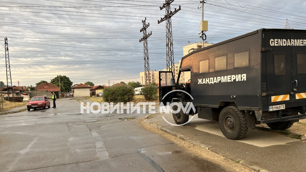 Масов бой в Казанлък: Над 100 души се млатиха, има ранени СНИМКИ