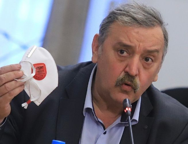 Проф. Кантарджиев побесня: Не плашете хората! Но знайте, че ако имате тези симптоми...