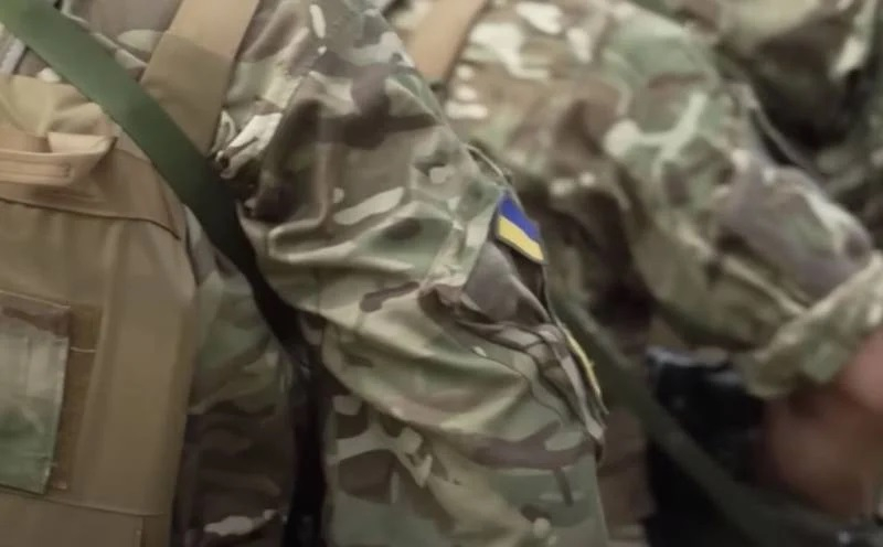 Пленен от руснаците боец на ВСУ към украинците: Ако искате да живеете, се скрийте за месец-два в мазето на баба си