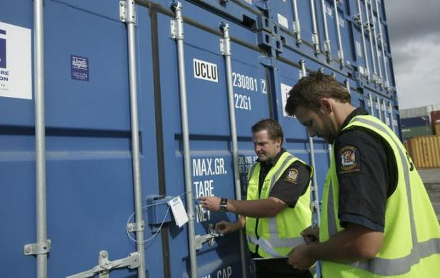 Българин с камион с храни шашна румънските граничари ВИДЕО