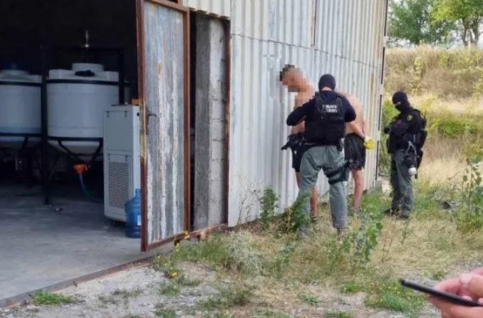 Разбиха голяма нарколаборатория за амфетамини край Омуртаг СНИМКИ