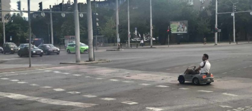 Пловдивчанин събра погледите на шофьори и минувачи с любопитно возило СНИМКИ 