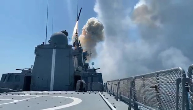 Русия държи пет военни кораба в Черно море, единият носи "Калибър"