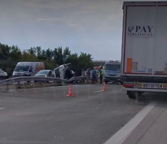 Нов ад на АМ "Тракия": Зверско меле на аутобана, автомобил лежи по гръб СНИМКА