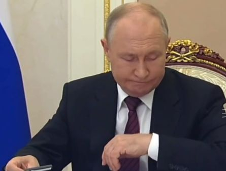 Какво търси Путин? ВИДЕО с него заплете нова мистерия
