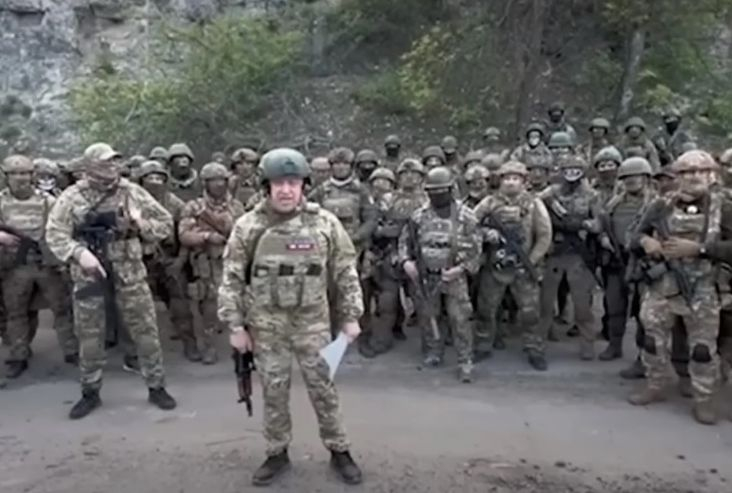 След смъртта на Пригожин: Лагерът на "Вагнер" се разцепи, колони напират да влязат в Русия 