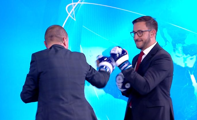 Сеир: Трима от най-култовите водещи на bTV се млатиха в ефир СНИМКИ