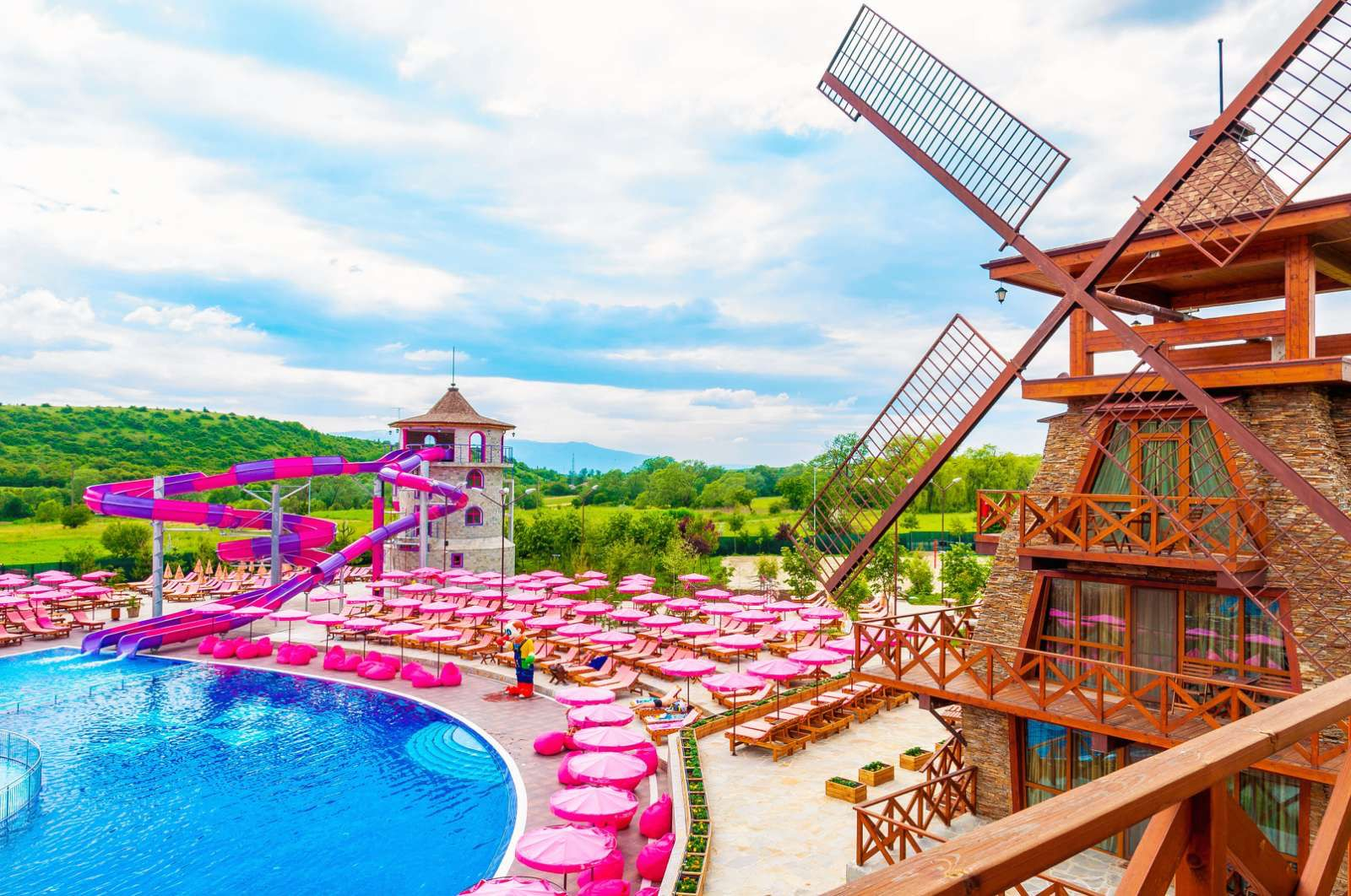 Най-голямото pool party този уикенд в Мелниците!