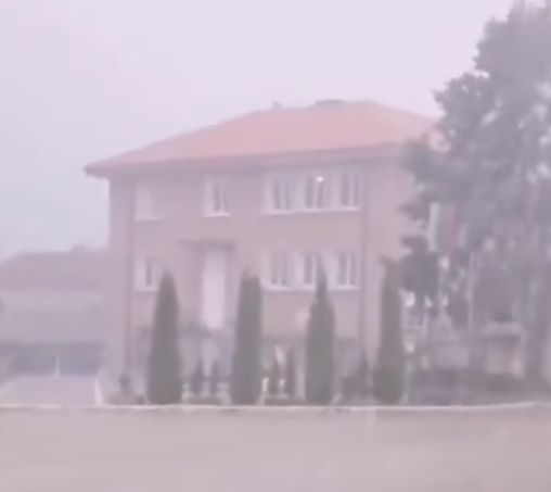 Синоптиците познаха! Мощни бури удариха тези части на страната ВИДЕО 