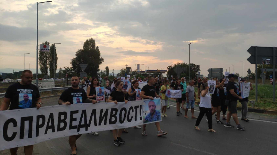 Жители на Цалапица изпълниха тежката си закана след убийството на Митко 