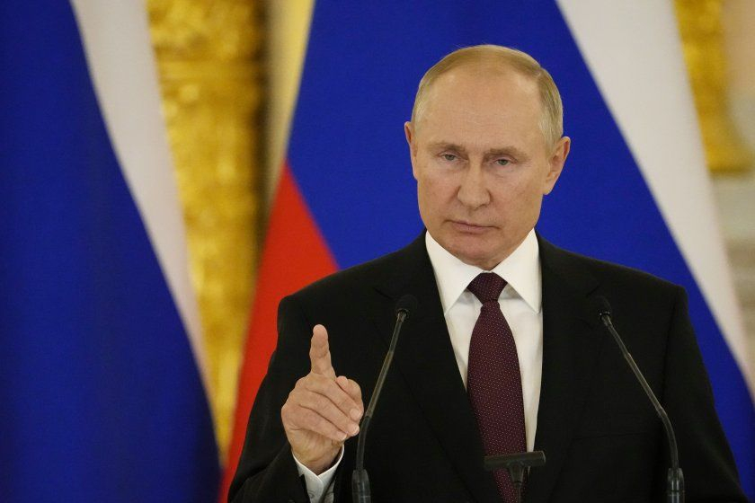 Путин се срещна с екипаж на танк, унищожил цяла бронирана колона ВИДЕО