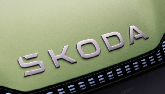  Фотошпиони заснеха новата Skoda Superb, ето как ще изглежда СНИМКА