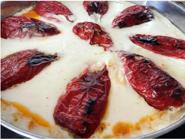 Бабина рецепта: Пълнени чушки с кайма, ориз и бял сос на фурна