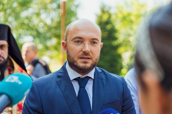 Георгиев зарадва 70 000 ученици и студенти!