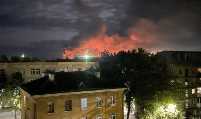 Мащабни атаки тази нощ: Дронове атакуваха руско летище, взривове ехтят в Киев ВИДЕО
