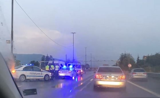 Спипаха тумба мигранти на входа на София, гъмжи от полиция ВИДЕО
