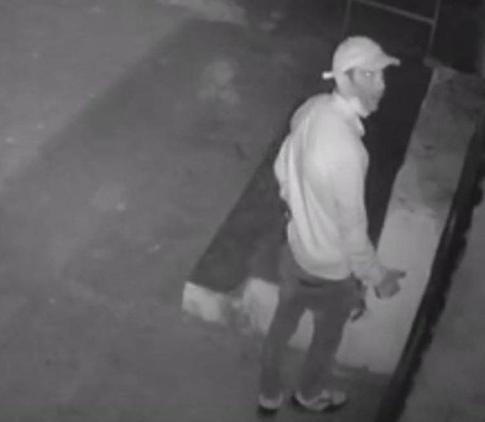 Познавате ли този мъж, в София разбива наред... ВИДЕО
