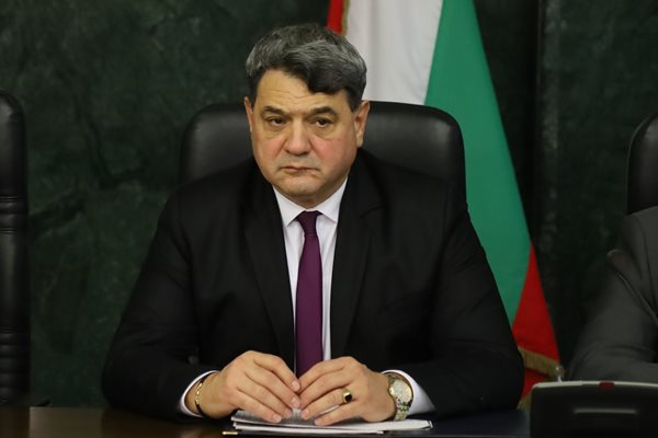 Главсекът в оставка с бомба: Връщат на работа МВР директори, посягали сексуално на... ВИДЕО