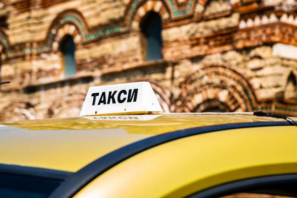 Надрусана с 2 наркотика: Не се качвайте при тази таксиметрова шофьорка