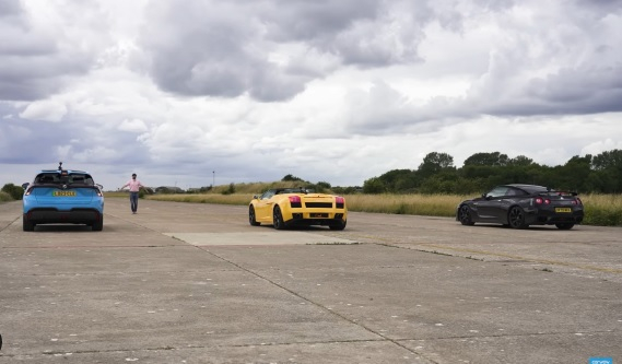 Вижте как китайски хечбек засрами Lamborghini и Nissan GT-R ВИДЕО