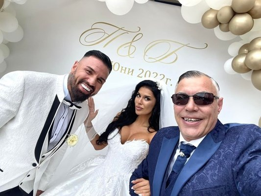 Ето кой смени Джизъса в леглото на красивата Поли СНИМКА 