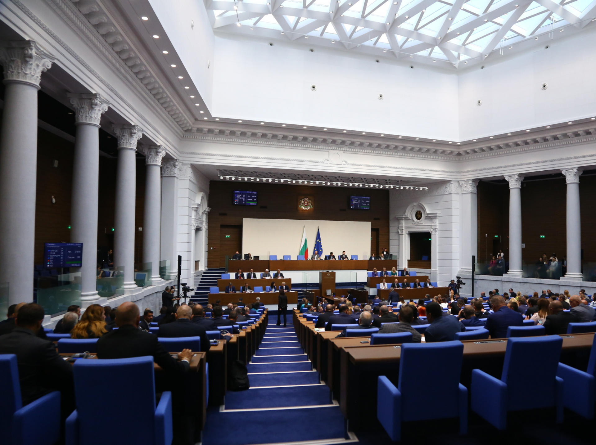 Депутатите се събират извънредно, за да...