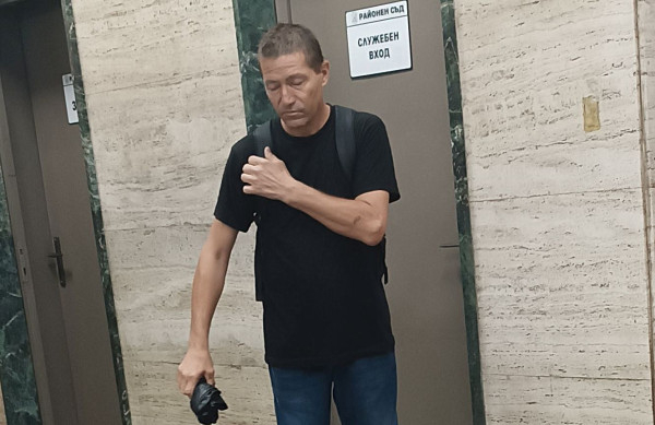 Търсят под дърво и камък Мустафа заради секс с този мъж в пловдивски парк СНИМКИ