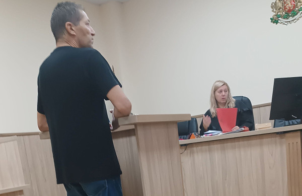 Търсят под дърво и камък Мустафа заради секс с този мъж в пловдивски парк СНИМКИ