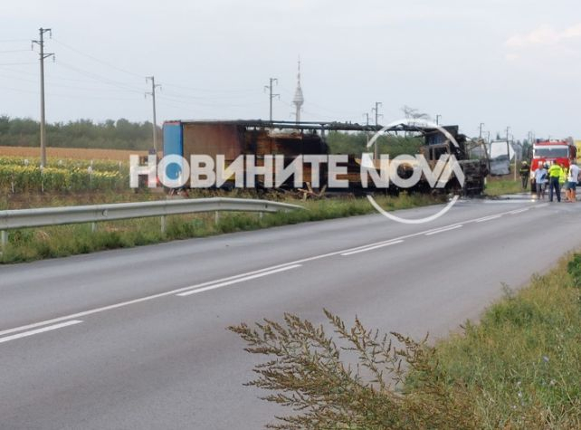 Камион на кьоркютук пиян украинец избухна в пламъци на пътя СНИМКИ