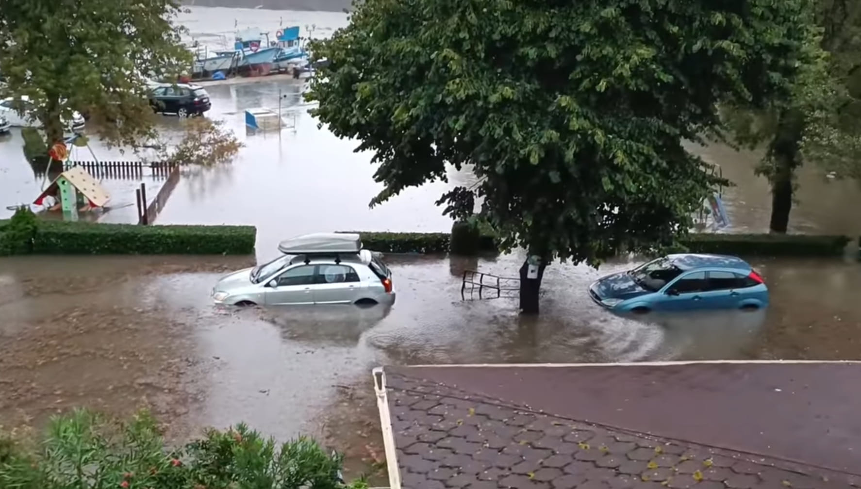 Апокалипсис по морето! Ахтопол е под вода, а в Тюленово... ВИДЕО