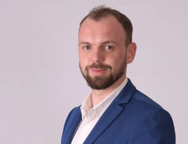 Лъсна нещо скандално за Мустафа Емин и поста му в МО 