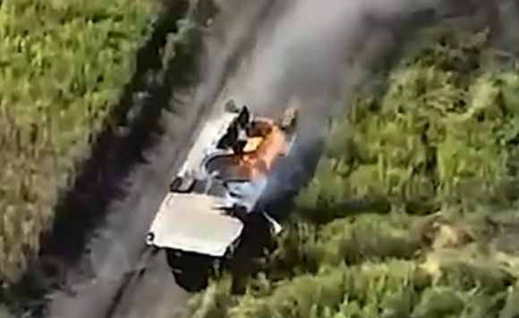 ВИДЕО от войната: Ракета откъсна купола на украинска бойна машина на пехотата