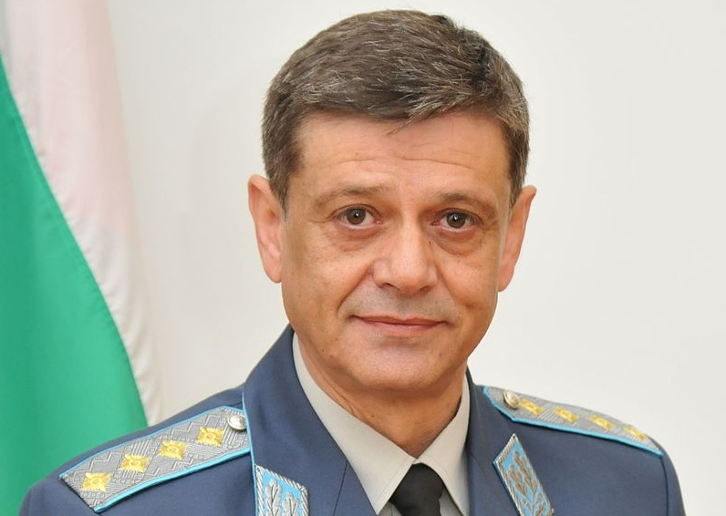Ген. Попов размаза съветника на Тагарев, който си подаде оставката
