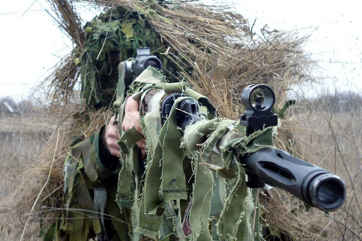 ВИДЕО от войната: Снайперист от "Смелите" ликвидира бойци на "Азов" 