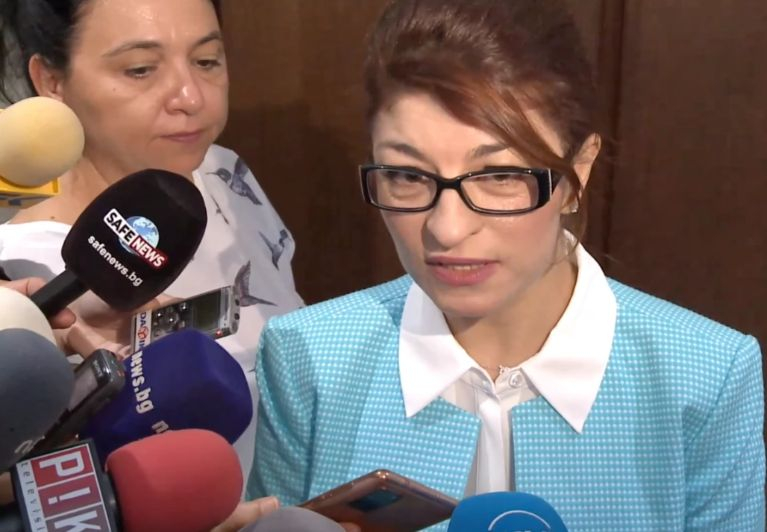 Десислава Атанасова отвърна на Нинова: Това е недопустимо!