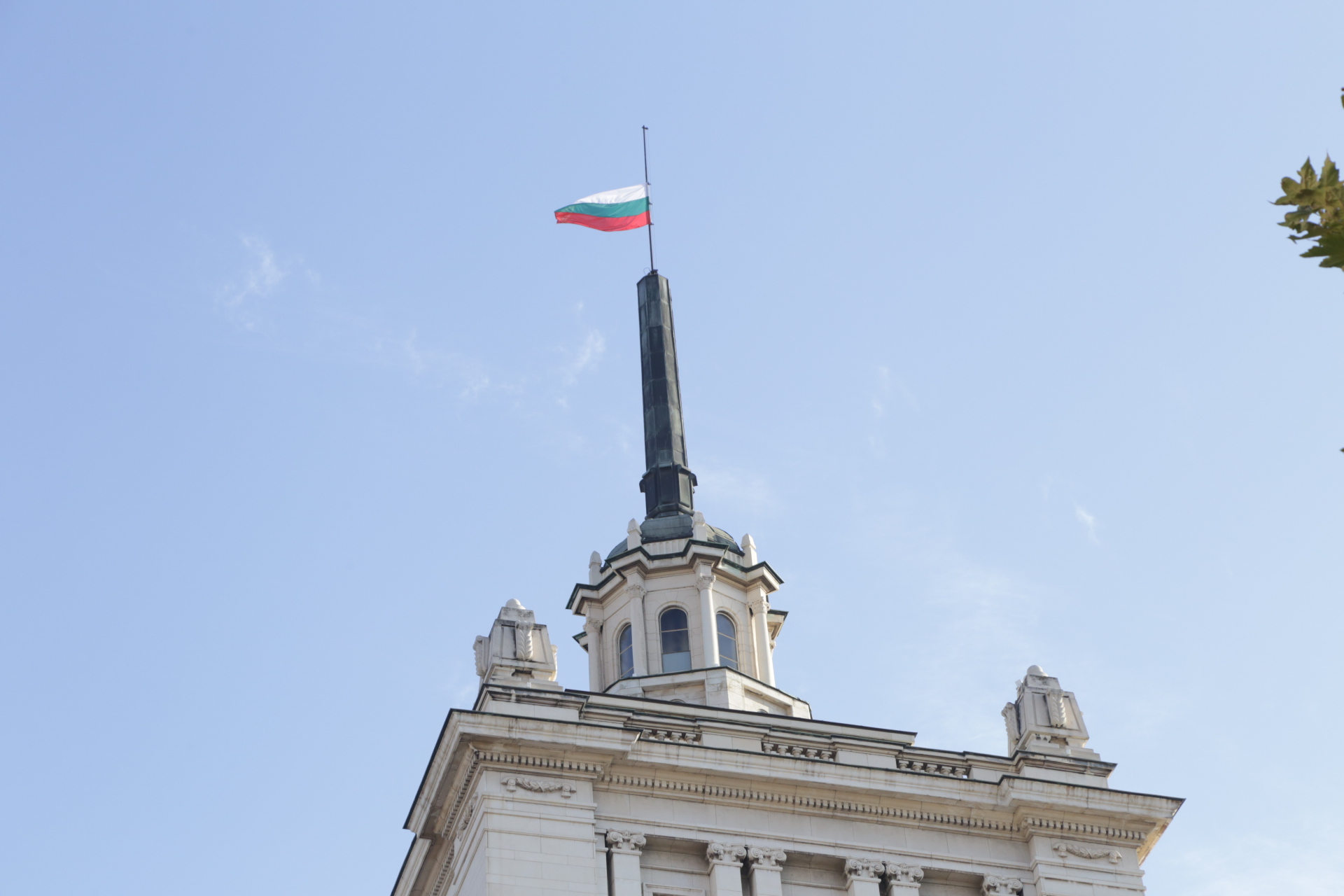 България скърби за жертвите на бедствието в Царево СНИМКИ