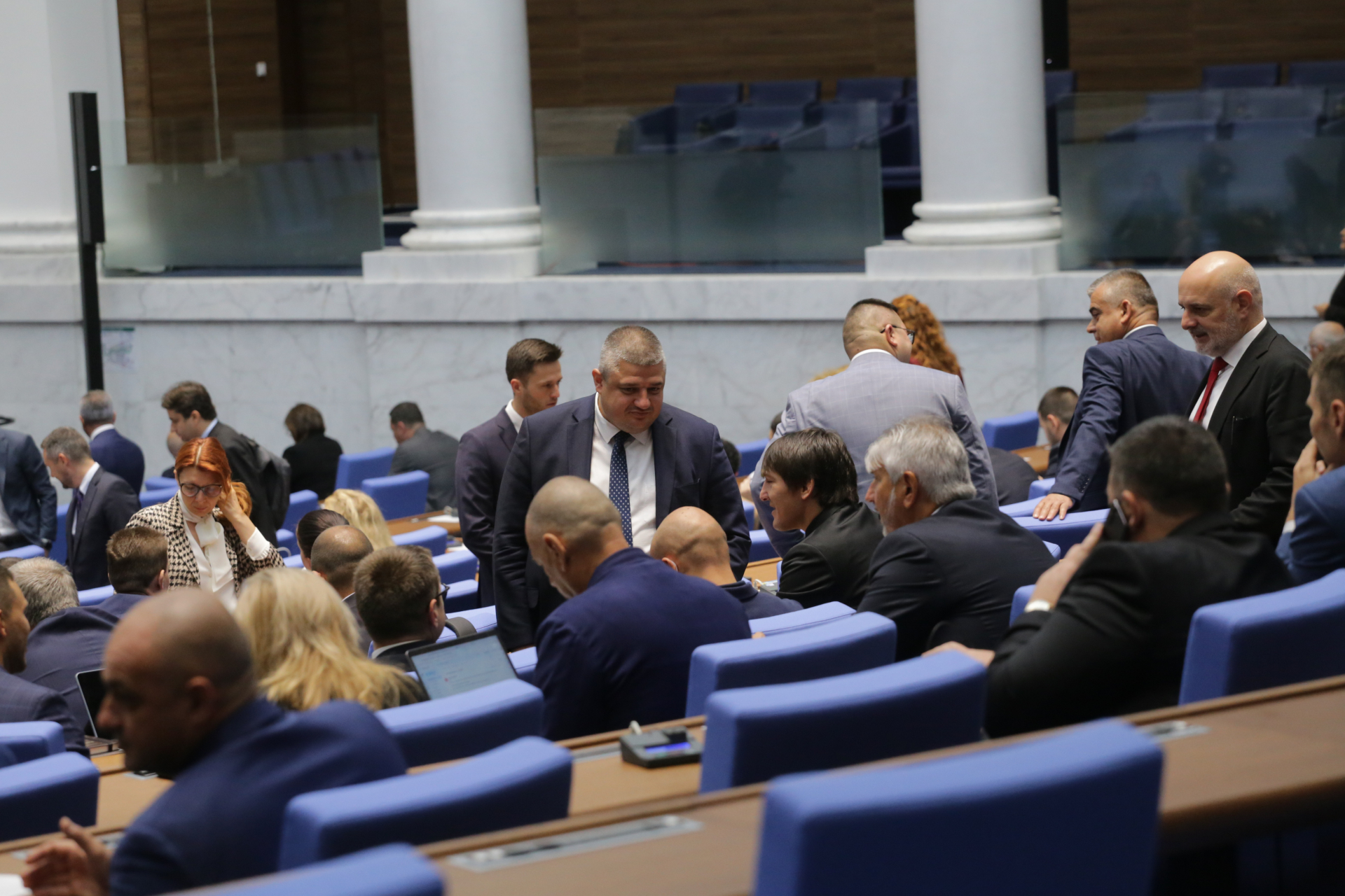 Депутатите се уредиха с още три седмици почивка, ето кога започва 