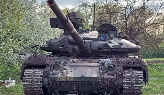 ВИДЕО от войната: Показаха атака на украински дронове срещу руски танк