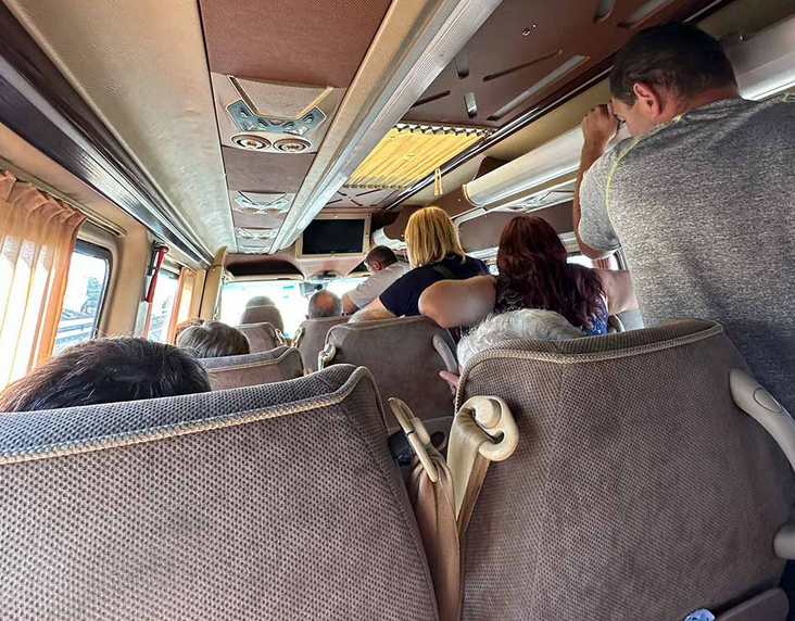 Шофьор на автобус остави 12-г. дете на врачанския пек заради шепа стотинки