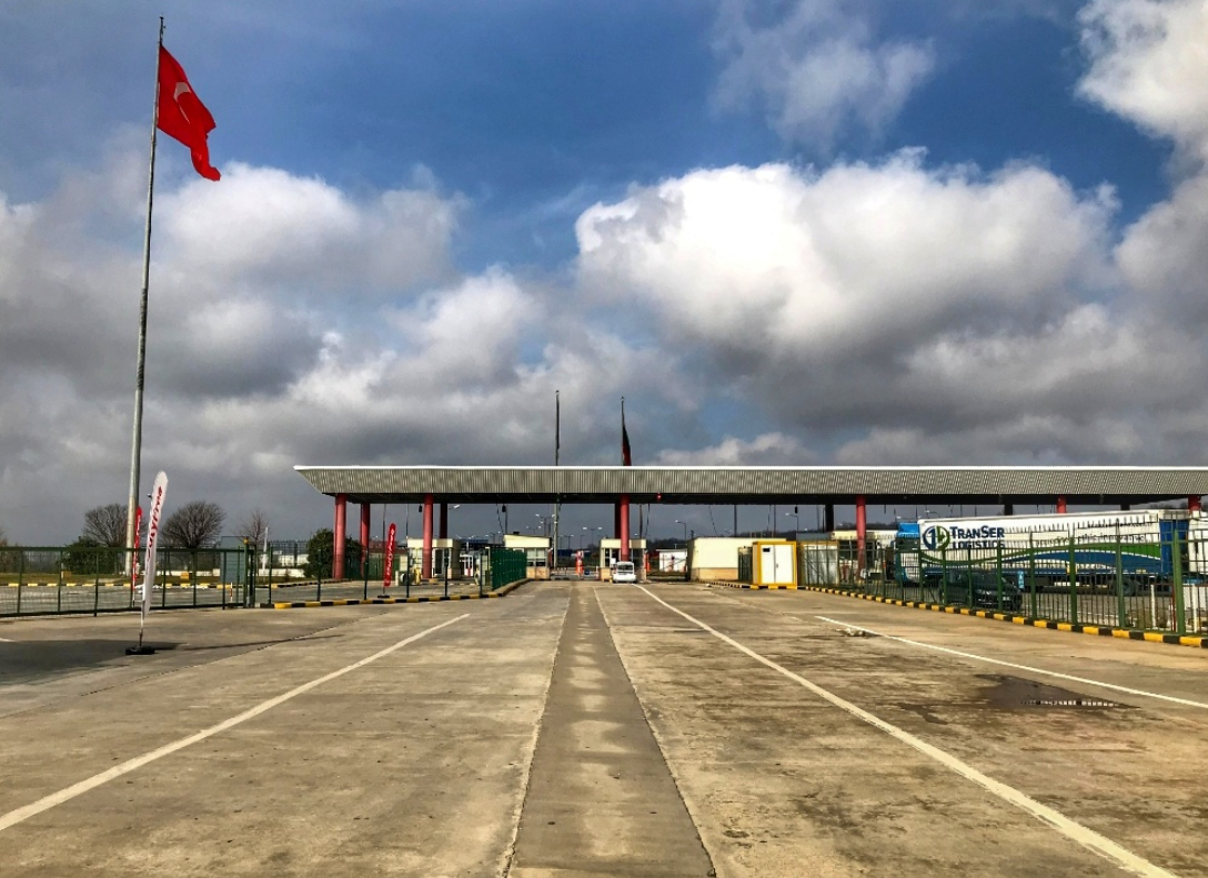 Митничари откриха в хладилник нещо за много пари, наистина много 