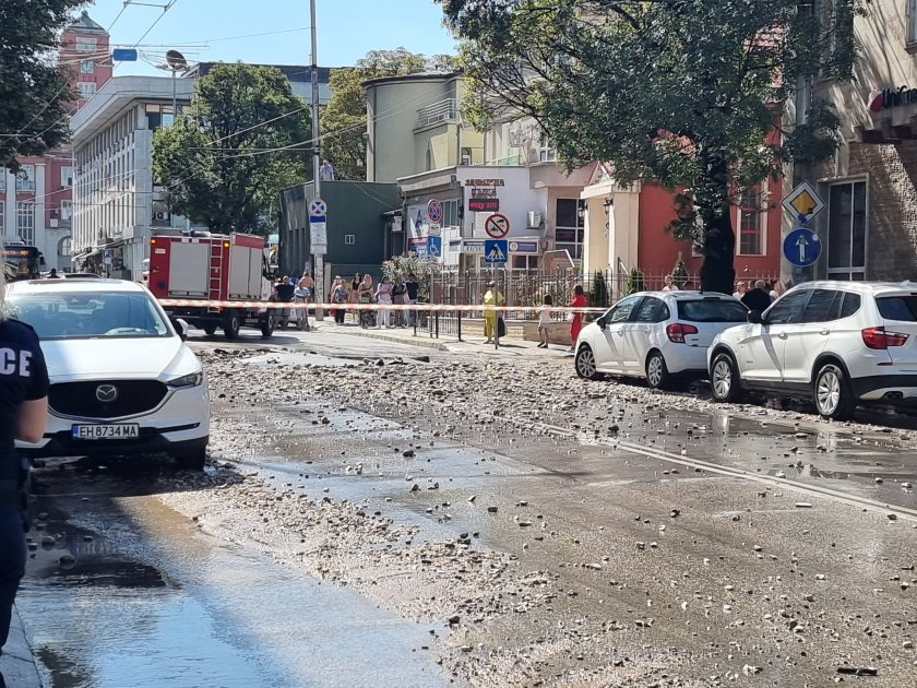 Зрелище! 20-метров гейзер бликна в наш областен град СНИМКИ