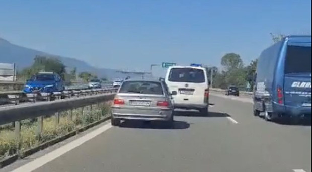 Неадекватен джигит втрещи всички на АМ "Тракия" ВИДЕО