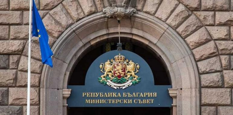 Драматична ситуацията в ключово ведомство, министърът се хвана за главата 