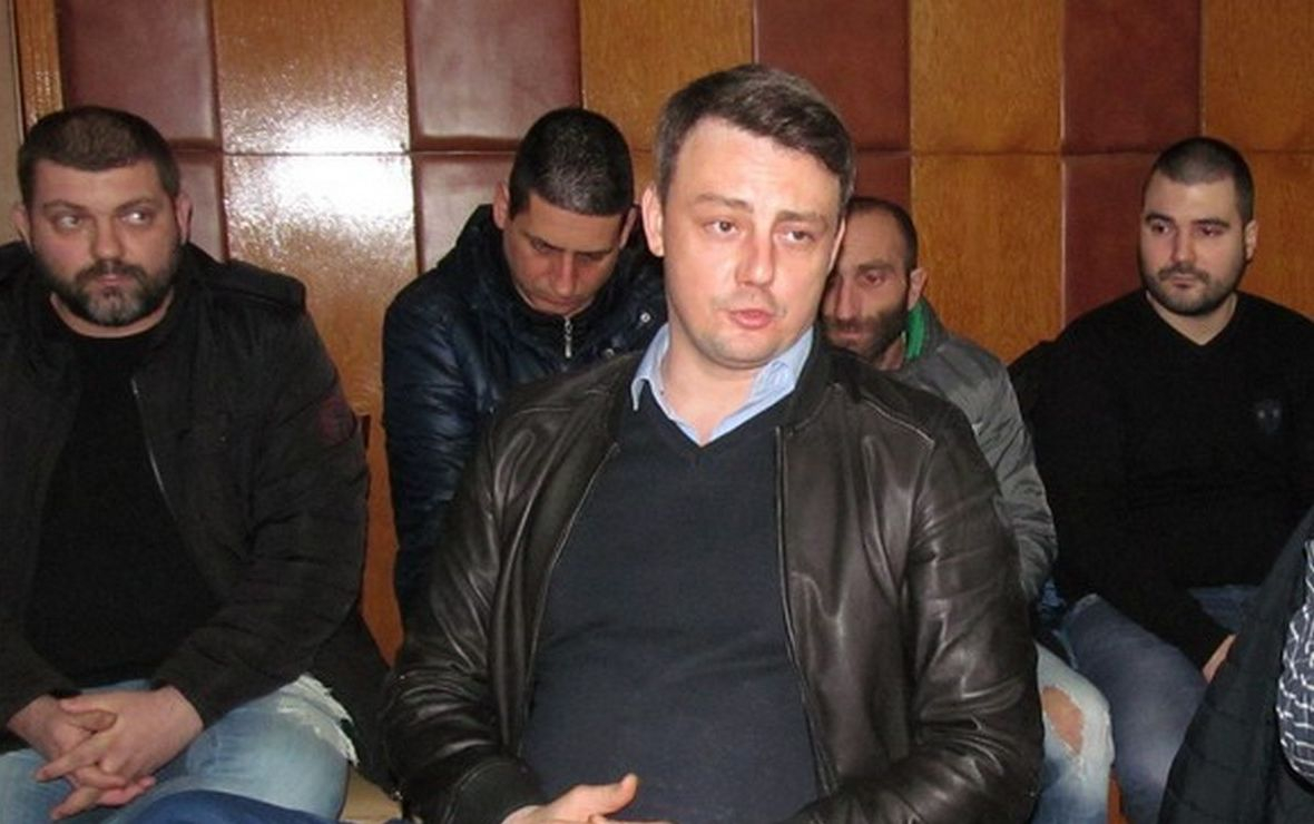 Син на най-легендарен и покоен бизнесмен на Прехода изскочи от водата сух 