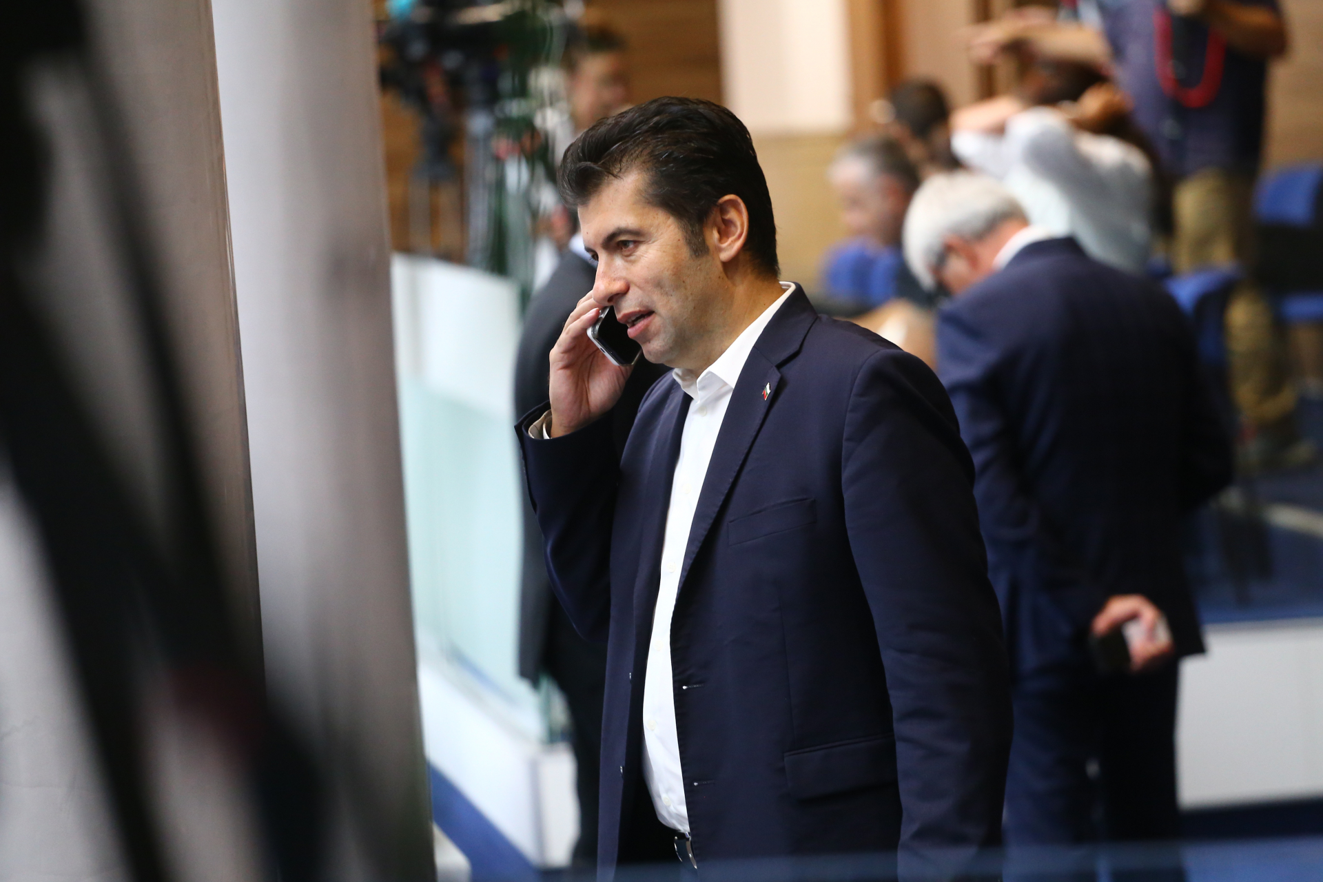 Кирил Петков заряза Линда и децата, не е за вярване къде го спипаха СНИМКА