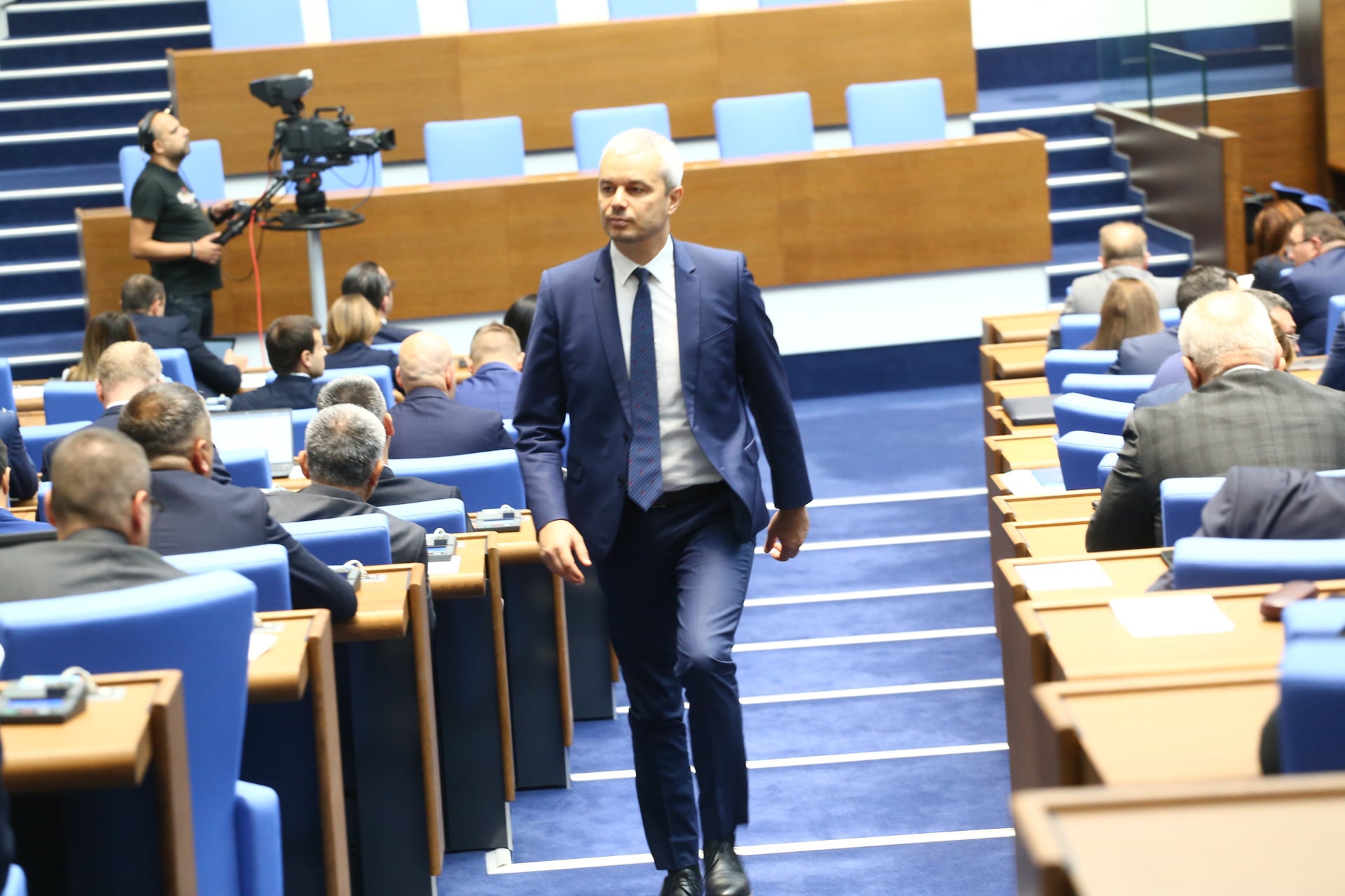 "Възраждане" нарече Тагарев "министър на Украйна", поиска да... 
