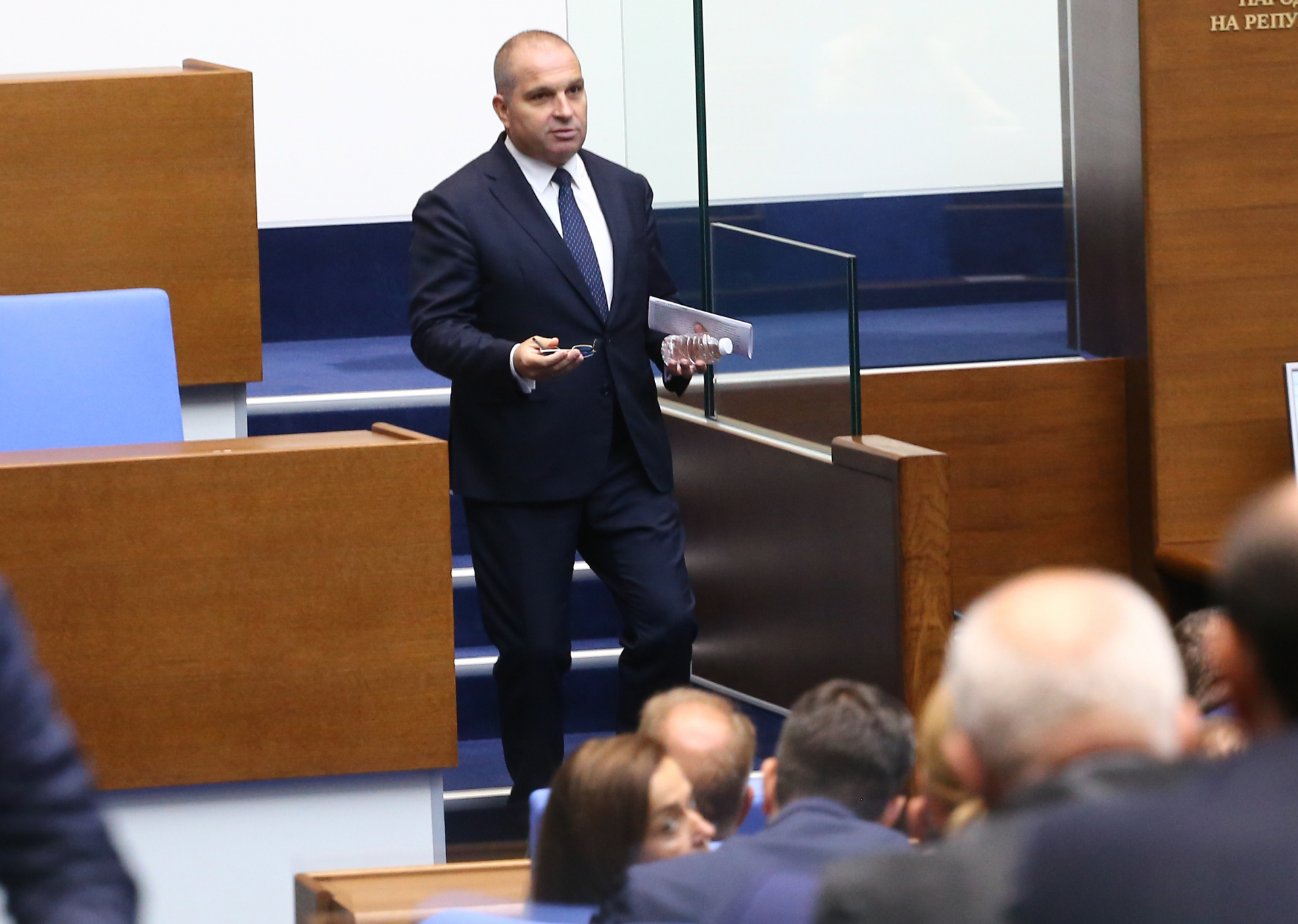 Министър Караджов побесня: Това е драстична глупост!