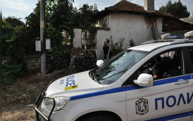 Виковете на Иван раздраха тишината край църквата в Конуш, а когато ченгетата дойдоха...